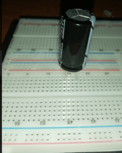 como probar un condensador electrolítico.
